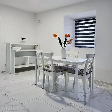 Stara Posta 1 Гросупле